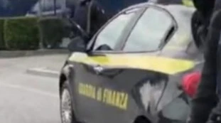 Il finanziere di Palazzo Chigi minaccia i colleghi a un controllo: "Sono figlio di un alto dirigente, la vostra carriera è finita"