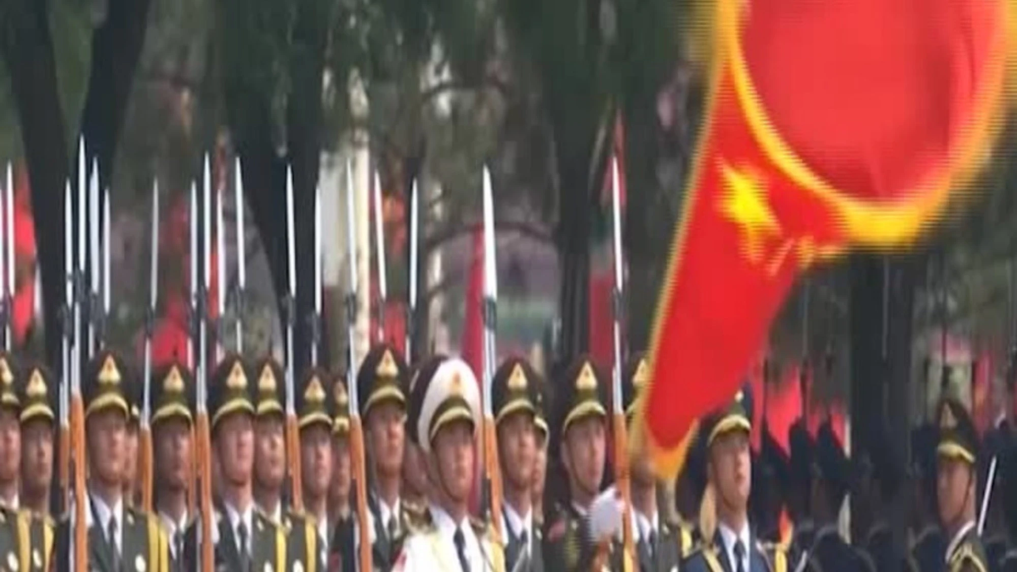 Xi Jinping e Trump alla sfilata della guardia d'onore militare