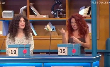 Affari Tuoi, raptus di De Martino: cosa fa con la "Jessica Rabbit" della Calabria