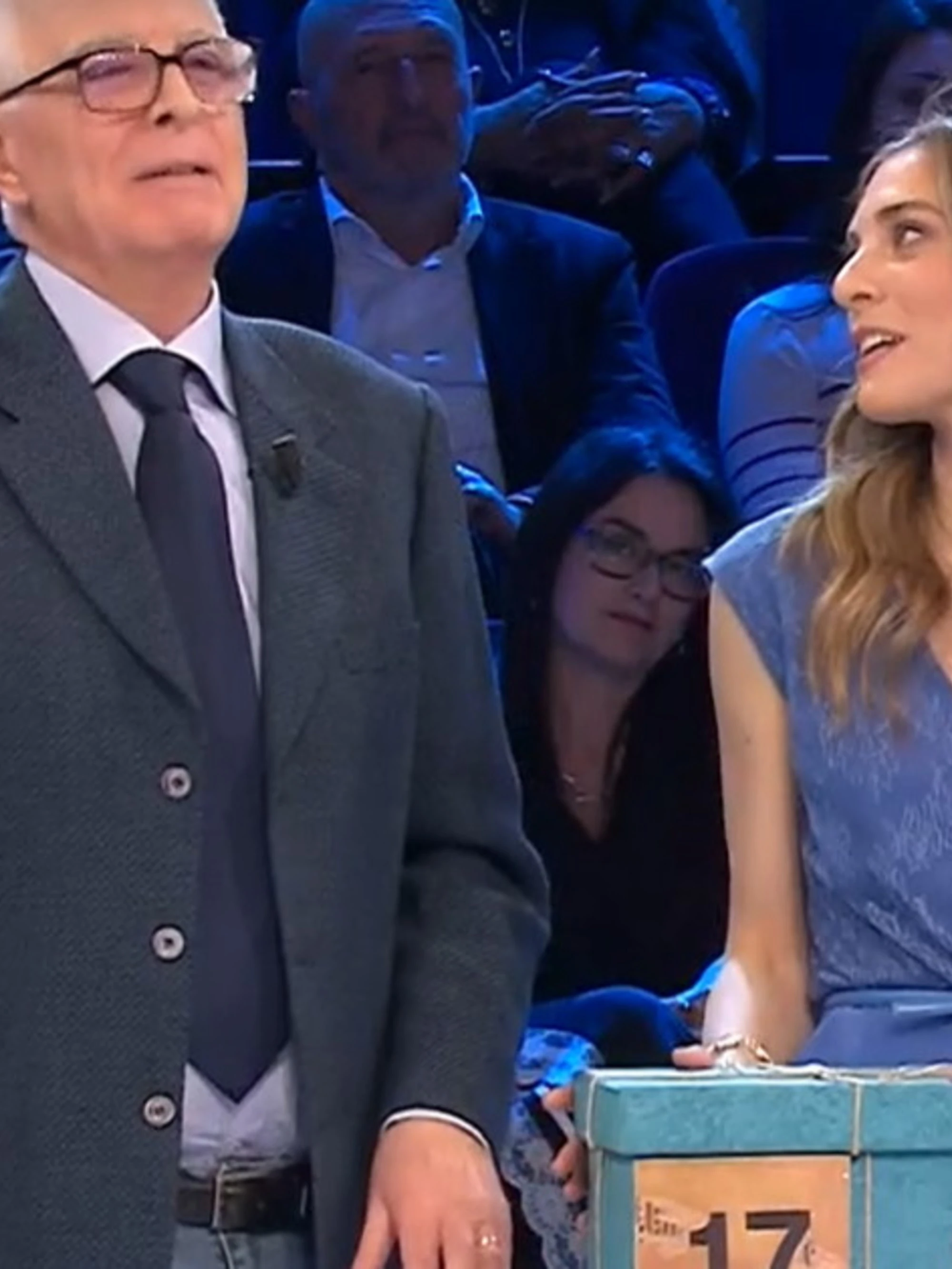 Affari Tuoi, "compriamo le bollicine?": schiaffo alla povertà di Chiara e Aldo, gelo su Rai 1