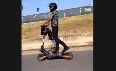 445x251