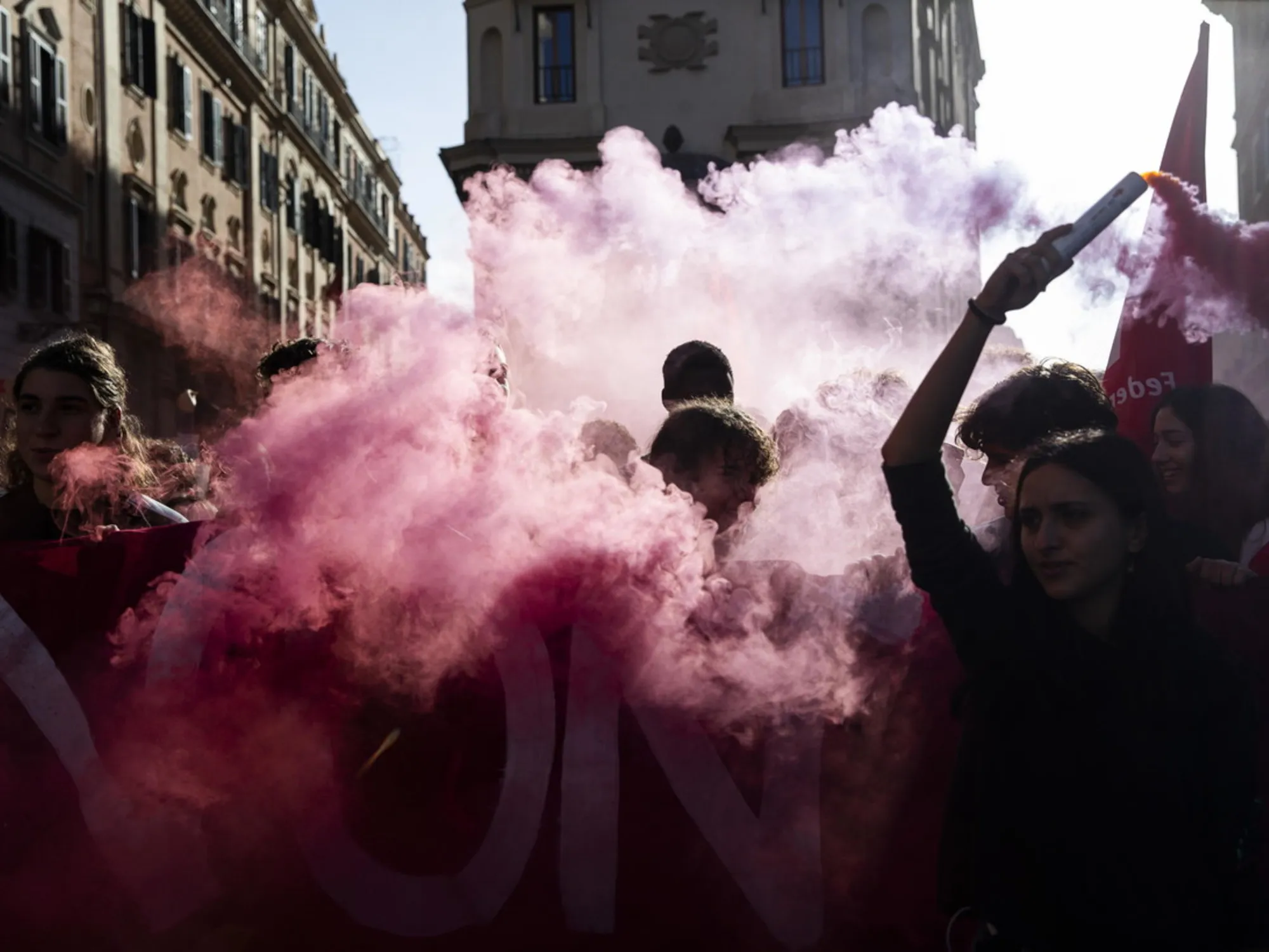 Leggi l'articolo: I compagni schedano tutti i giovani di destra: il caso