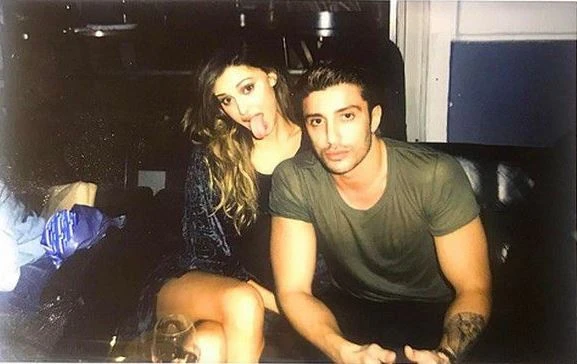 "Tra Belen e Iannone è finita". Crisi? No, peggio. Umiliazione totale: come lo ha ridotto a vivere