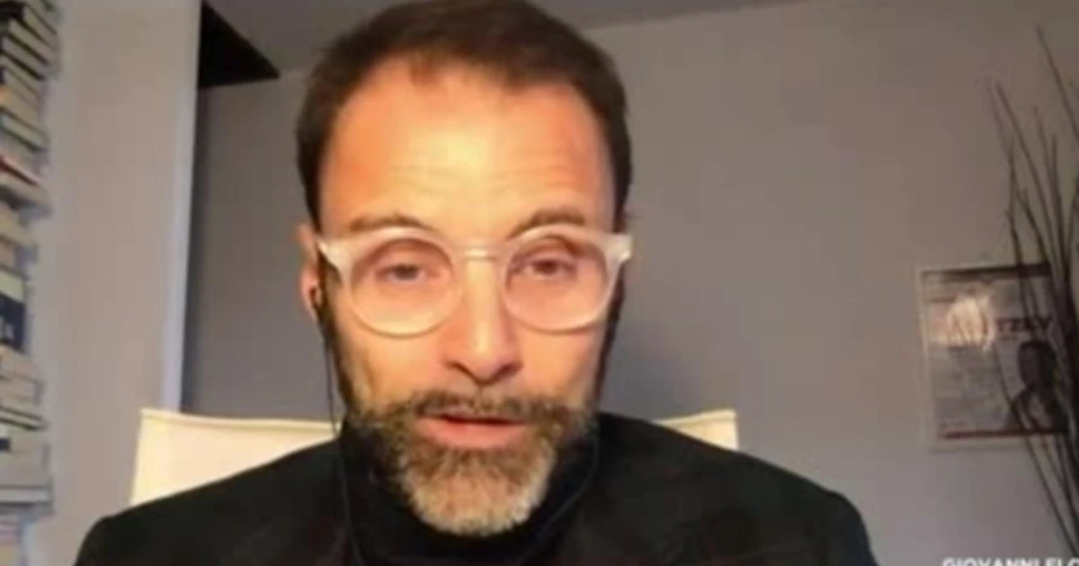 Specchia si "mangia" Elly Schlein: "Si è dimenticata di stare in ufficio e studiare"