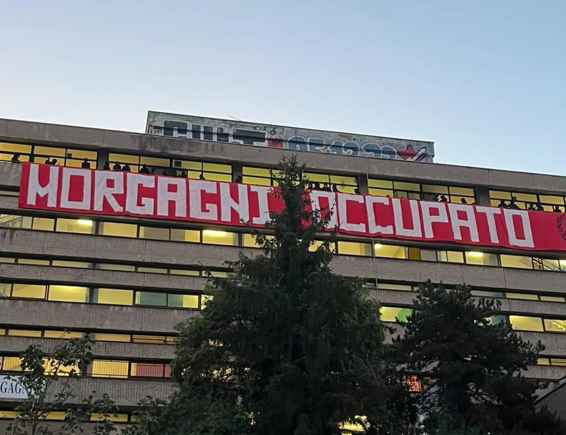 Leggi l'articolo: Il disastro degli studenti rossi. Provano a occupare il liceo, chi (e come) li respinge