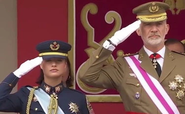 Spagna, collassa la bandiera durante l'inno: la rabbia di Re Felipe