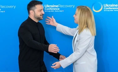 Meloni inchioda la Russia: "Contro Kiev buio, fame e paura"