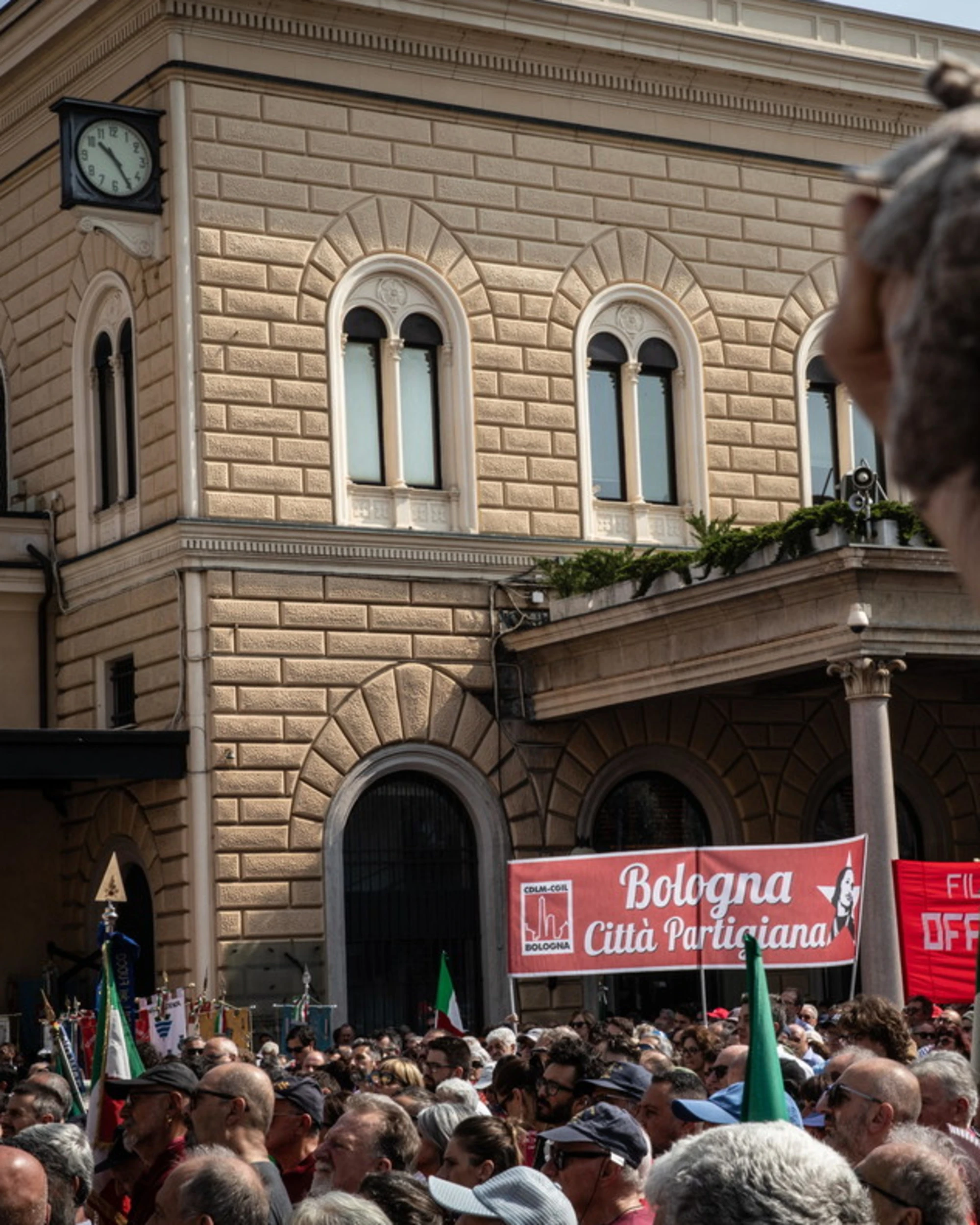 Strage di Bologna, accusano Meloni e Fratelli d'Italia per l'orrore del 2 agosto