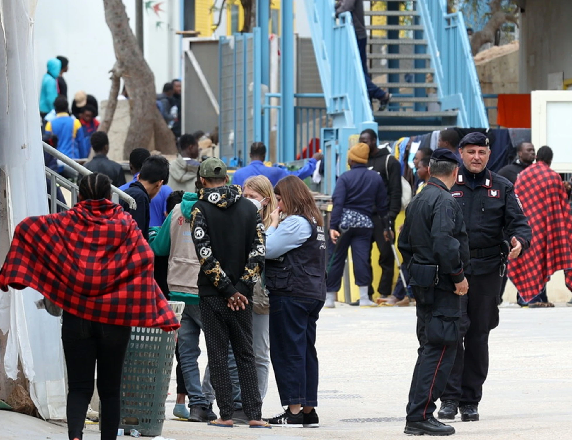 Radicali, sceneggiata all'hotpost di Lampedusa: cacciati dall'Esercito