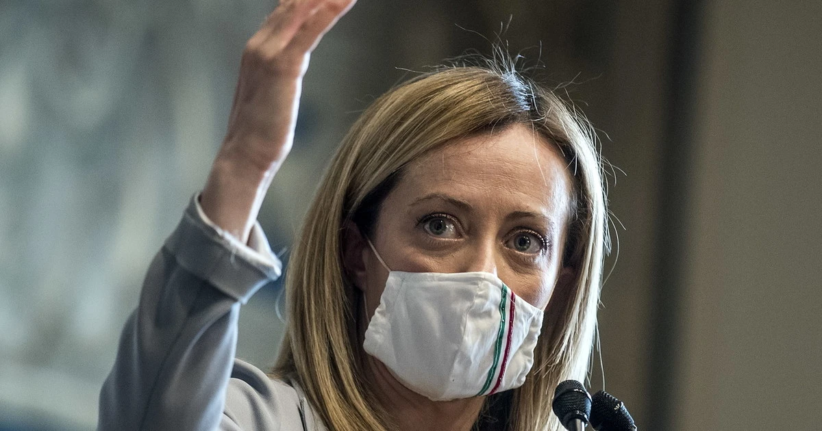 Giorgia Meloni asfalta Nicola Zingaretti: "Adesso chiedi i soldi?". Un uomo senza vergogna, doppio sfregio agli italiani