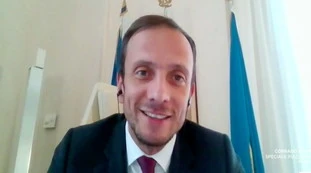 Massimiliano Fedriga a L'aria che tira infilza lo "statista" Matteo Renzi: "Quello che andava col giubbottino di pelle dalla De Filippi?"