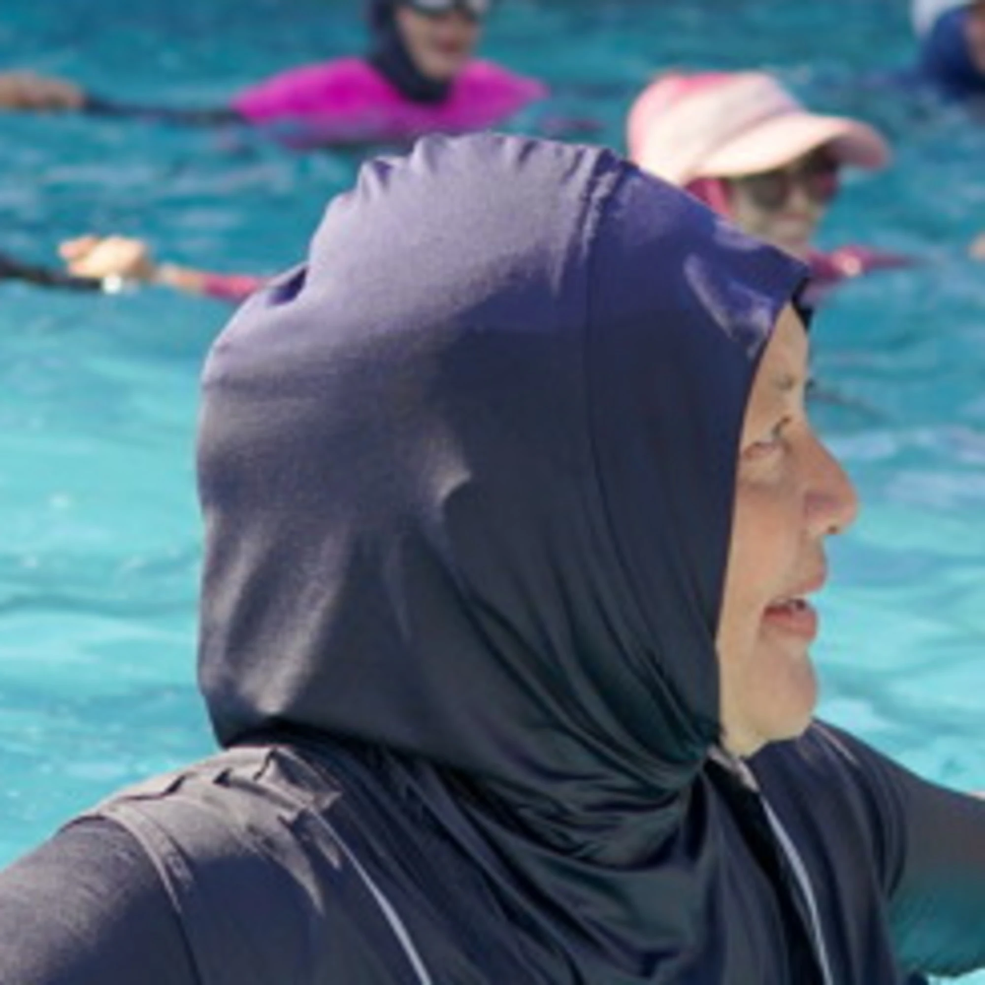 Burkini in piscina, altro che emancipazione