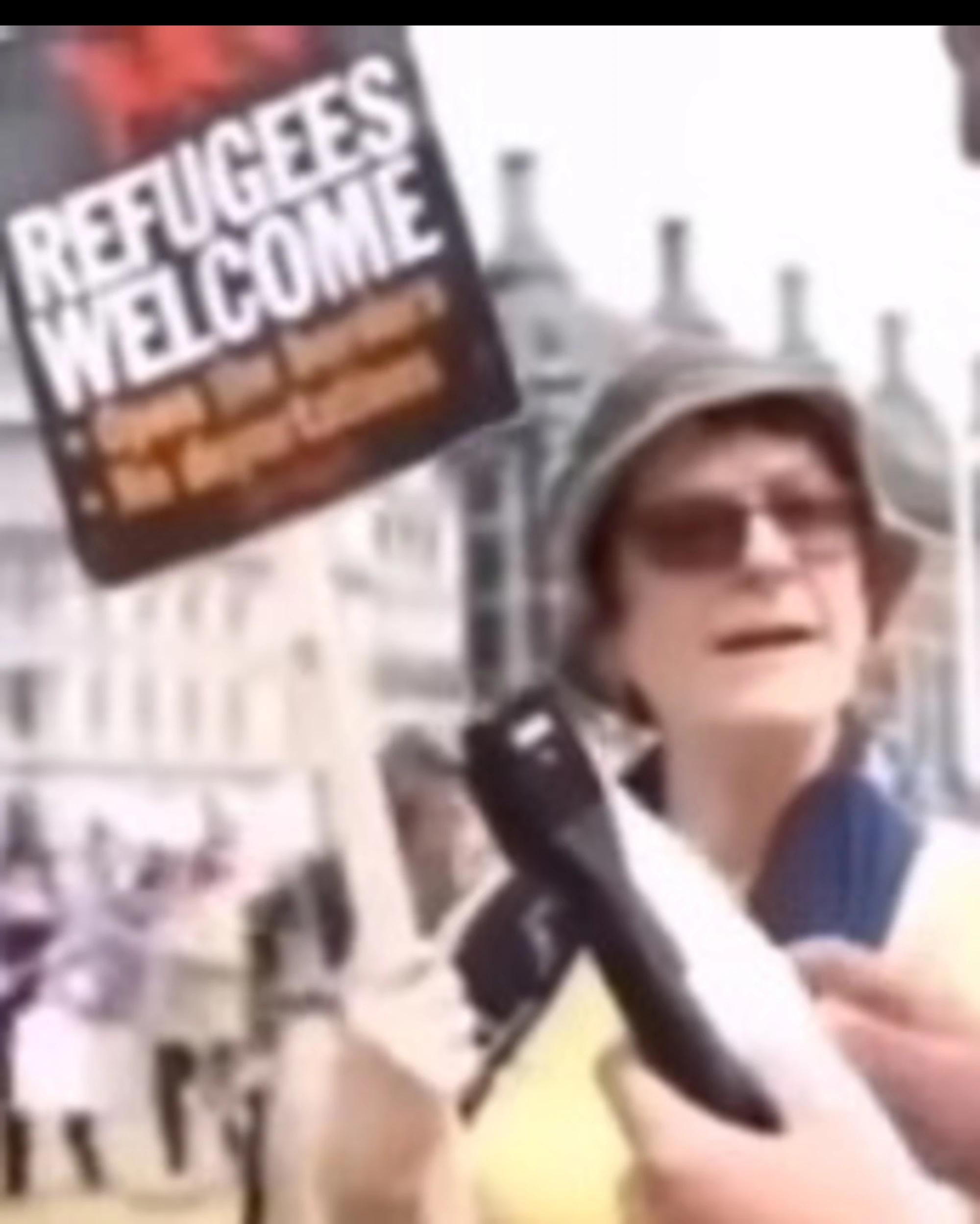 Al corteo pro-migranti: la domanda che imbarazza tutti