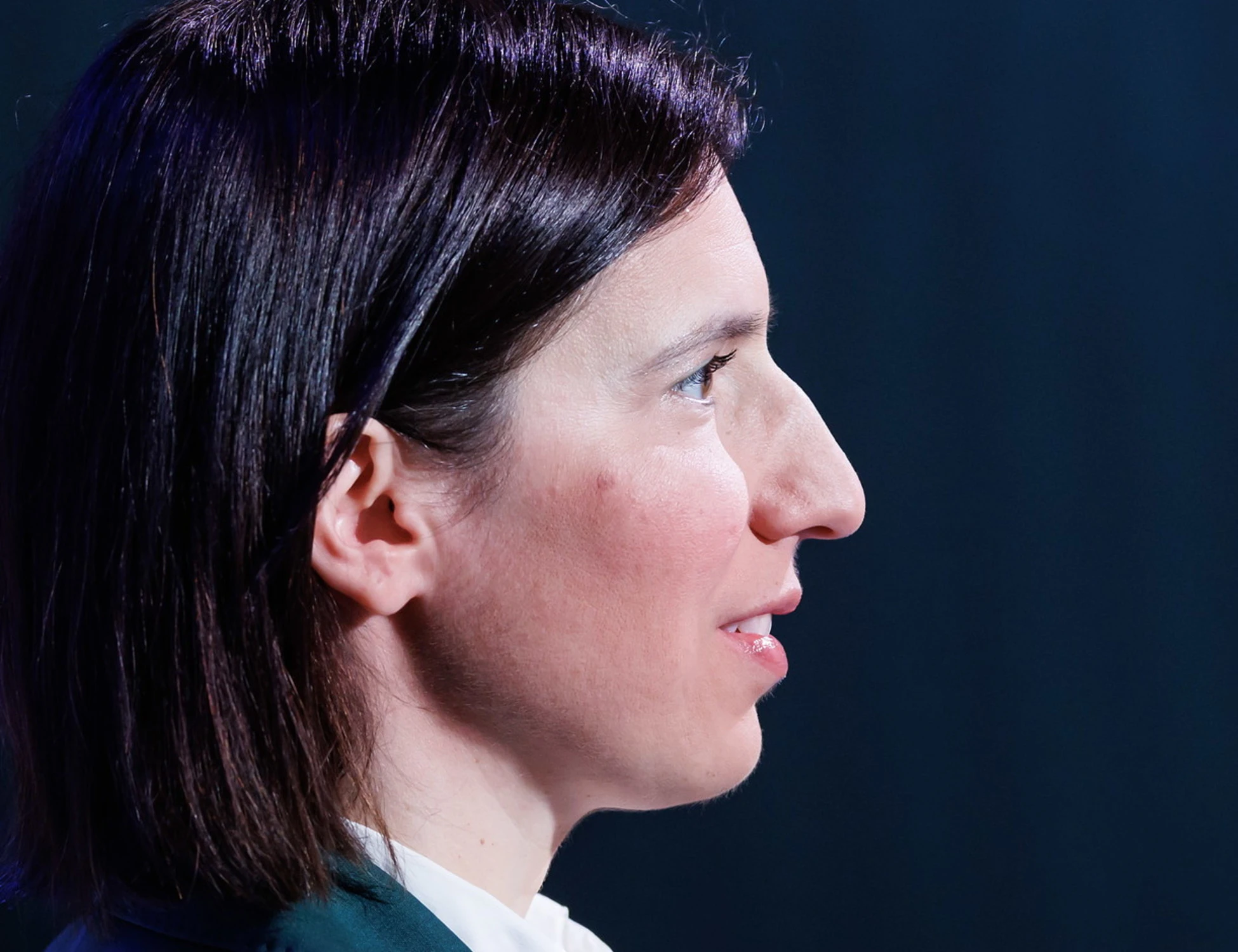 Il sondaggio che travolge Conte: Schlein lo rimonta e fugge via, caos a sinistra