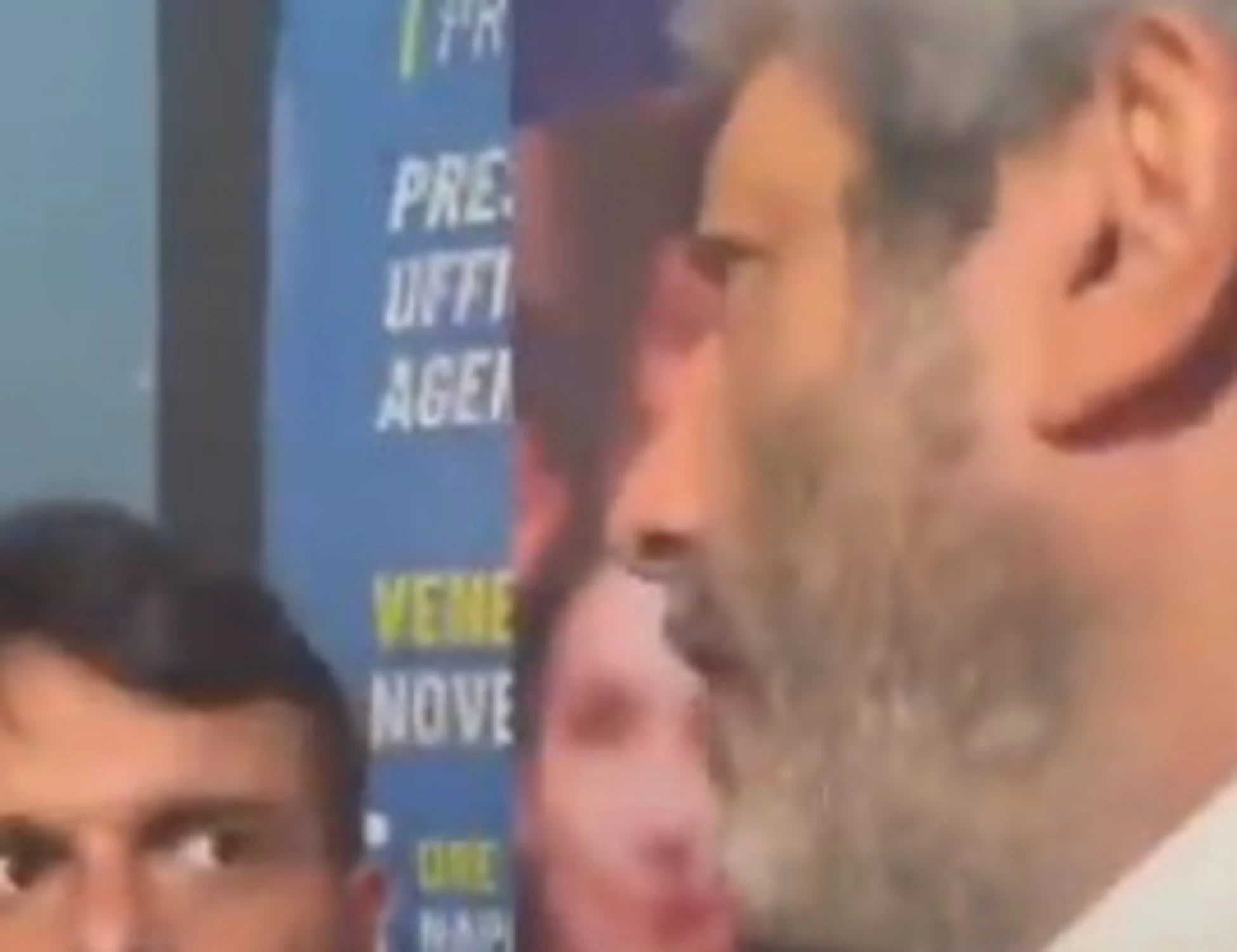 Fico contestato e umiliato dai giovani di Campania Popolare: cosa gli consegnano