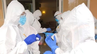 Coronavirus, un'infermiera di Pescara: "Positiva per mancanza di mascherine. Ho contagiato mio padre ed è morto"