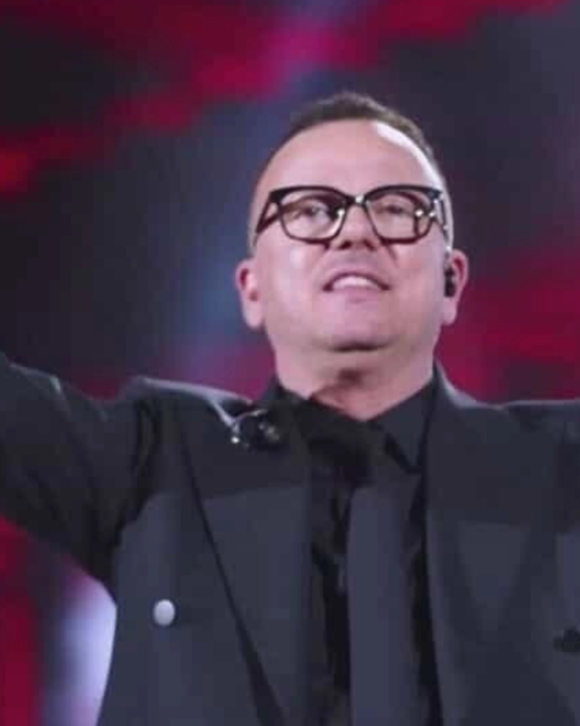 Gigi D'Alessio spazza via radical-chic e detrattori
