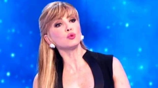 Ballando con le Stelle, "succhiare il ca*** del mio capo": chi e cosa c'è dietro la vergogna, qui crolla la Rai