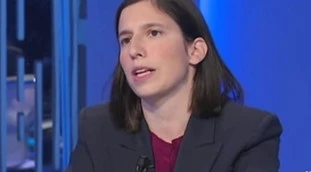 Elly Schlein, la Gruber la gela: "Nuove regole Ue? Meloni lo sta facendo"