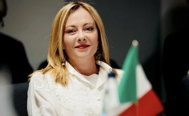 Sondaggio Porta a Porta, FdI vola e il M5s crolla: tutte le cifre