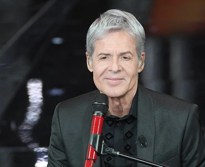 Sanremo 2018, Claudio Baglioni il finto rimbambito: dà spazio a tutti e fa il pieno di ascolti