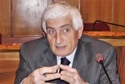 Campania, il dirigente regionale assume la nuora: "Quando ho firmato il contratto non faceva parte della famiglia"