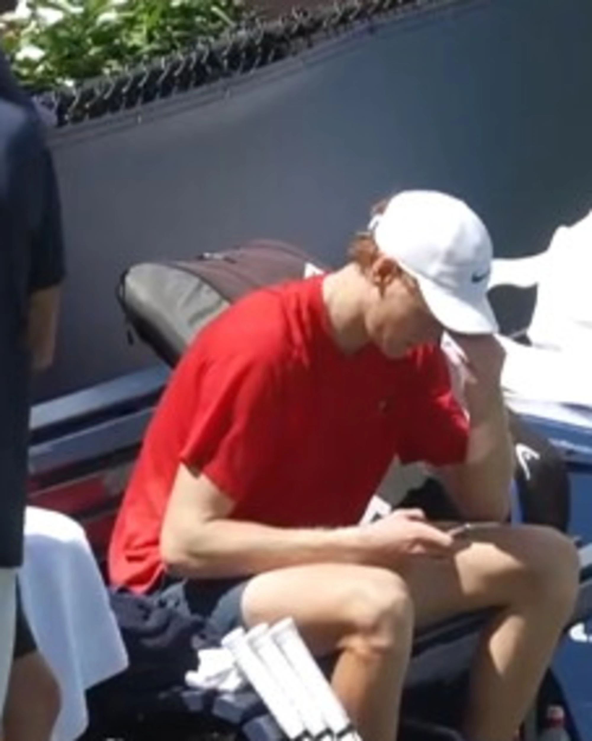 Jannik Sinner "visibilmente colpito": cosa gli riferiscono in allenamento