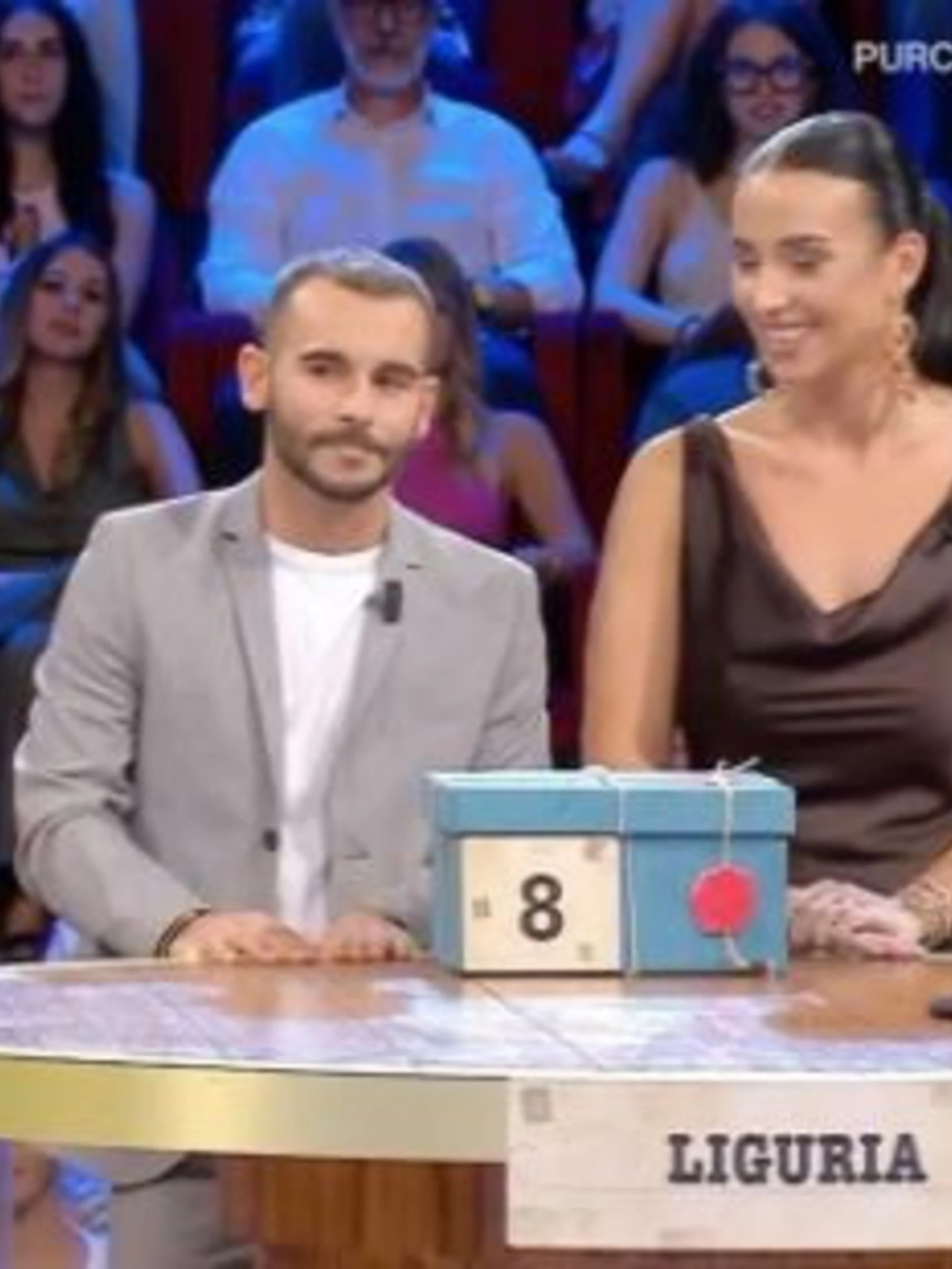 Affari Tuoi, Beatrice e il microfono aperto: figuraccia sui titoli di coda