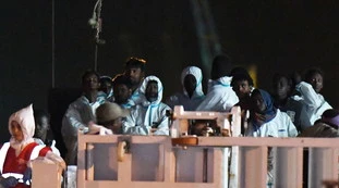 Immigrazione, quanti miliardi hanno spedito oltre confine: una risorsa solo per loro, le cifre parlano chiarissimo