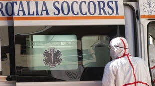 Lecce, tragedia sconcertante: travolto dall'auto per soccorrere un amico, la suocera muore d'infarto