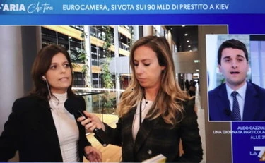 L'aria che tira, Ilaria Salis distrutta in diretta tv: "No alle armi. Anche ai martelli?"