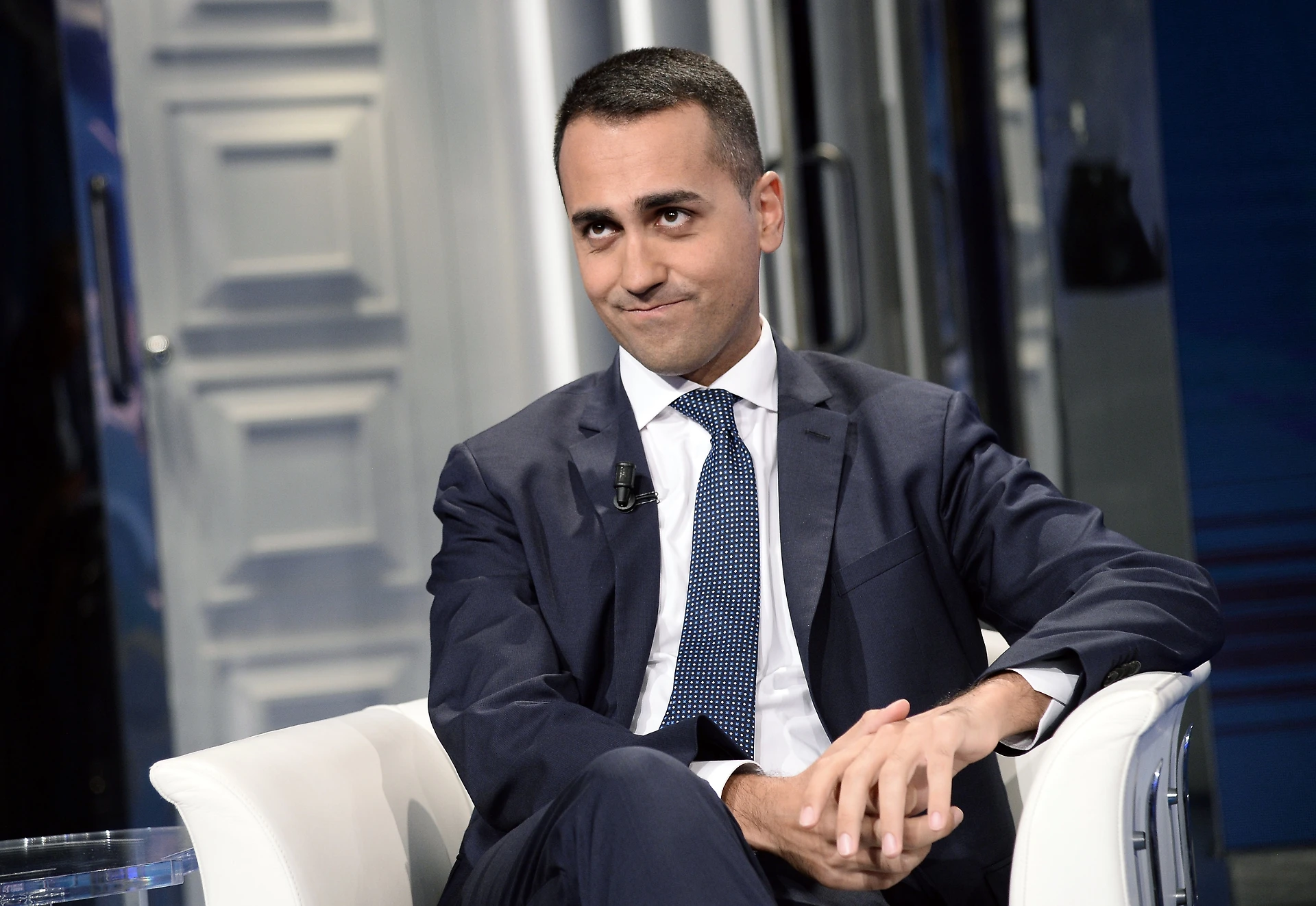 Reddito di cittadinanza, il disastro di Luigi Di Maio: dopo poche ore, rom e immigrati in coda per il sussidio