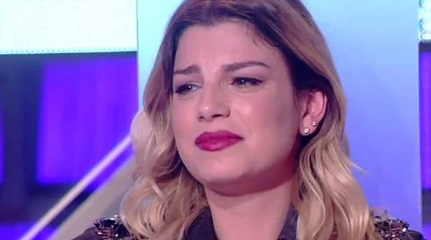 Le Iene, Emma Marrone in lacrime: gli insulti razzisti alla bimba di colore, lo strepitoso gesto di Antonio