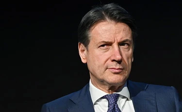 Fdi umilia Giuseppe Conte: "Prenditi una vacanza per riflettere sul tuo mandato"