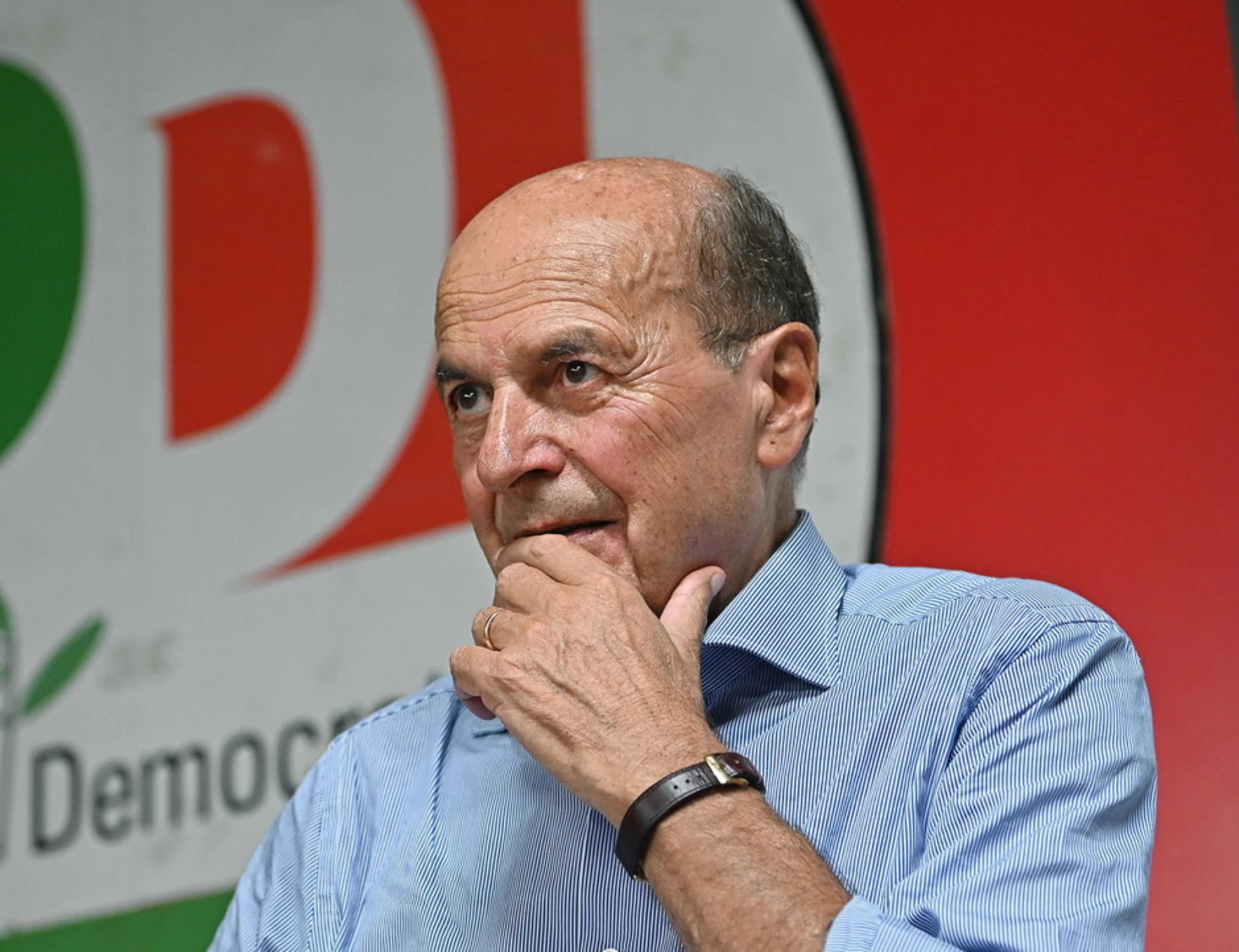 Pier Luigi Bersani irride Schlein e Conte: "Un tavolino di legno..."