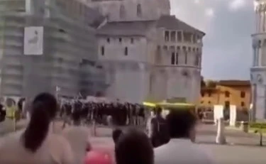 https://media.liberoquotidiano.it/O54eZd32x5kjBC8LYD8mnGvzbiUOqhij3PCcGFcFHco/width:800/quality:90/aW1hZ2VzLzIwMjUvMDkvMDEvMTUwNTUyNDk4LTNjZTdhYTk3LTA0MGItNDE0OC04MjljLTZiM2EyYWU1OTIwMi5qcGc.webp