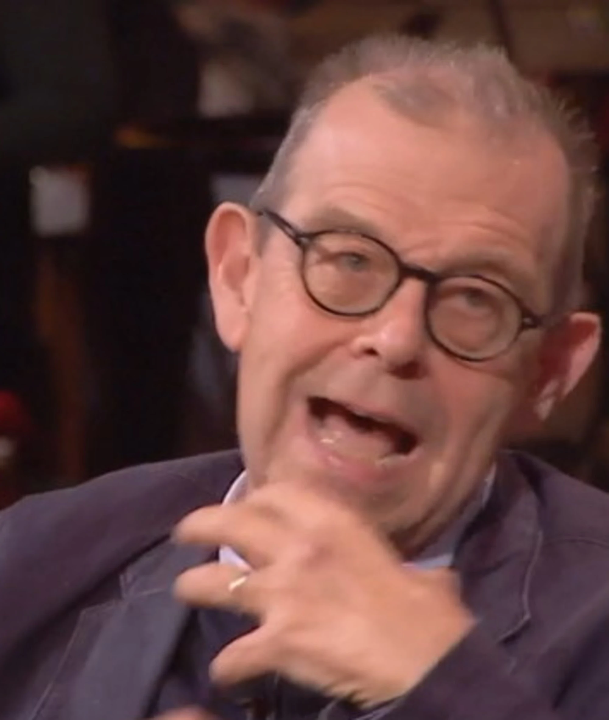 Filippo Ceccarelli, delirio contro Meloni: "Si trova a suo agio con gli sfasciavetrine"