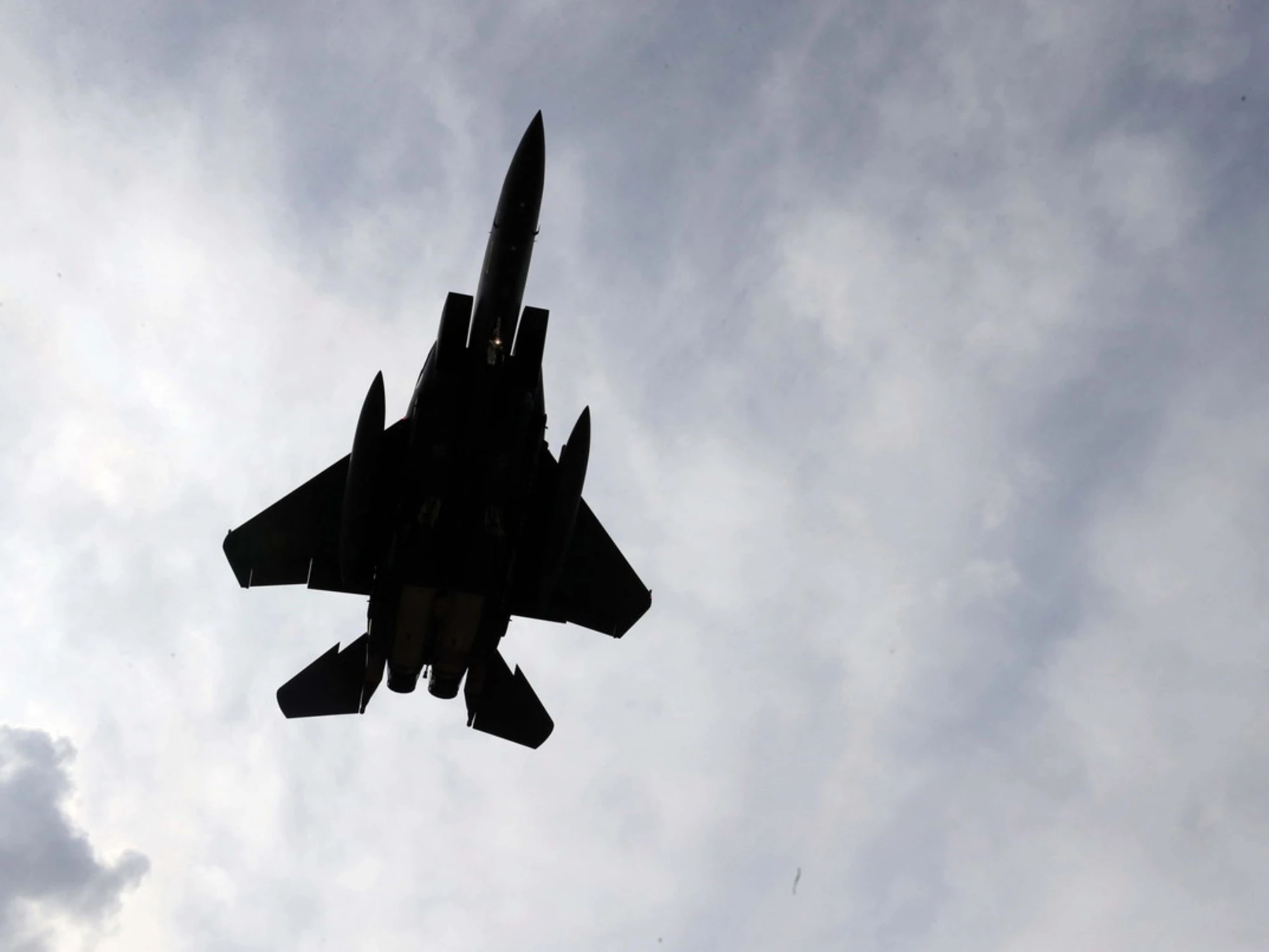 Guerra nei cieli della Lettonia: decollano i caccia della Nato, abbattuto un drone