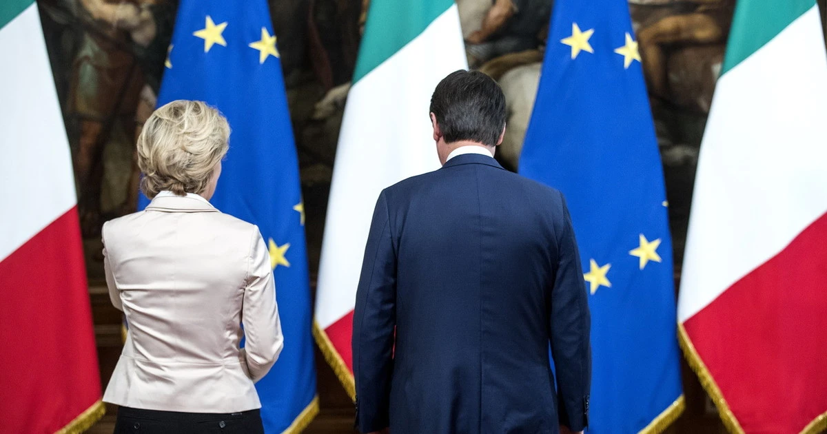 Giuseppe Conte e Ursula Von der Leyen, telefonata. Indiscrezione sul Mes: "Niente troika e debito italiano sostenibile"