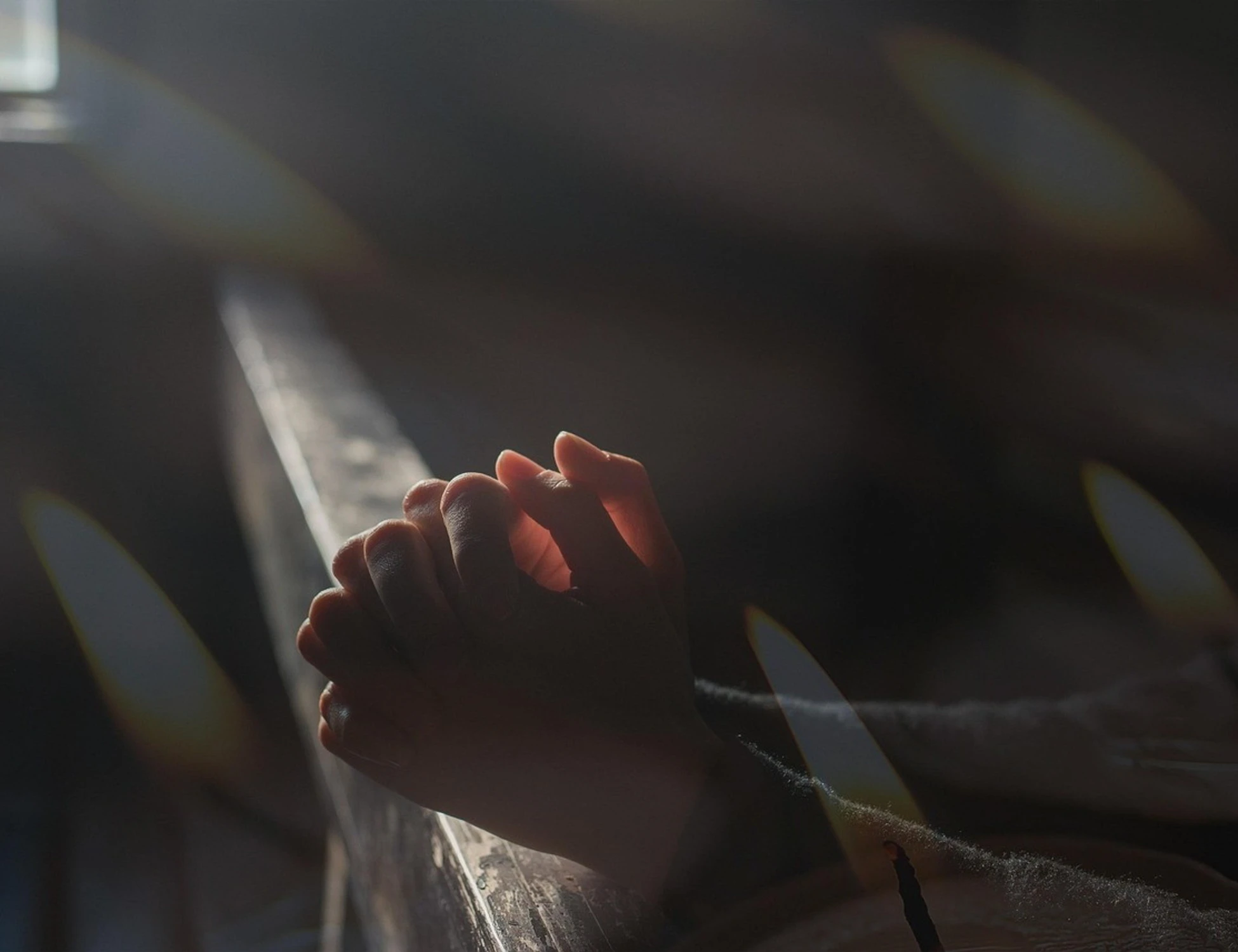 Don Pino, il prete aggredisce e rapina la sua ex: scandalo a Roma