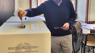 Enrico Letta al seggio, "la faccia della sconfitta"