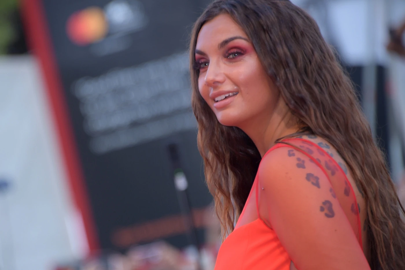 Sanremo 2020, Elettra Lamborghini per la prima volta all'Ariston: "Mi sto caga*** addosso"