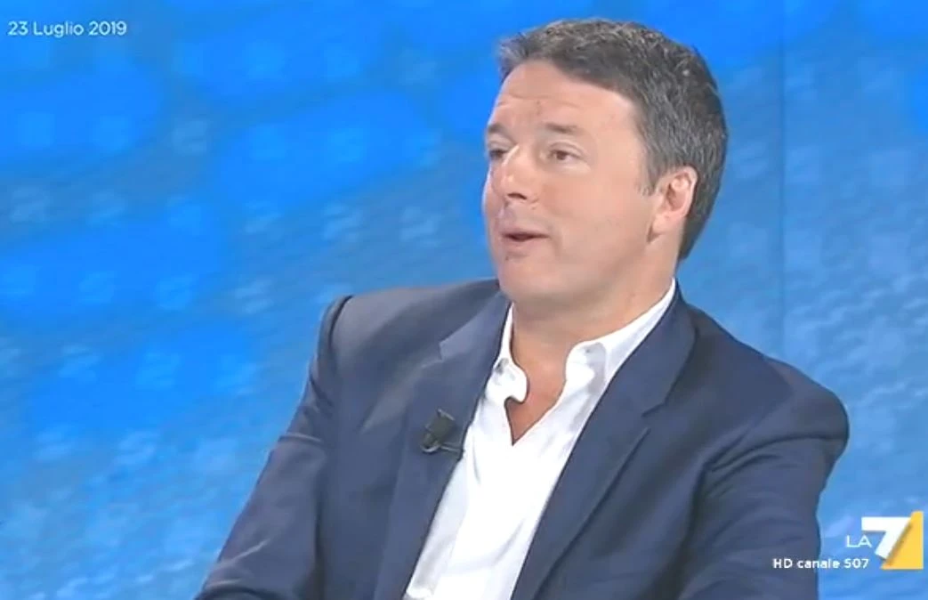 Matteo Renzi, cannonate al Pd: "Non penso di uscire, ma...". Di corsa verso la scissione