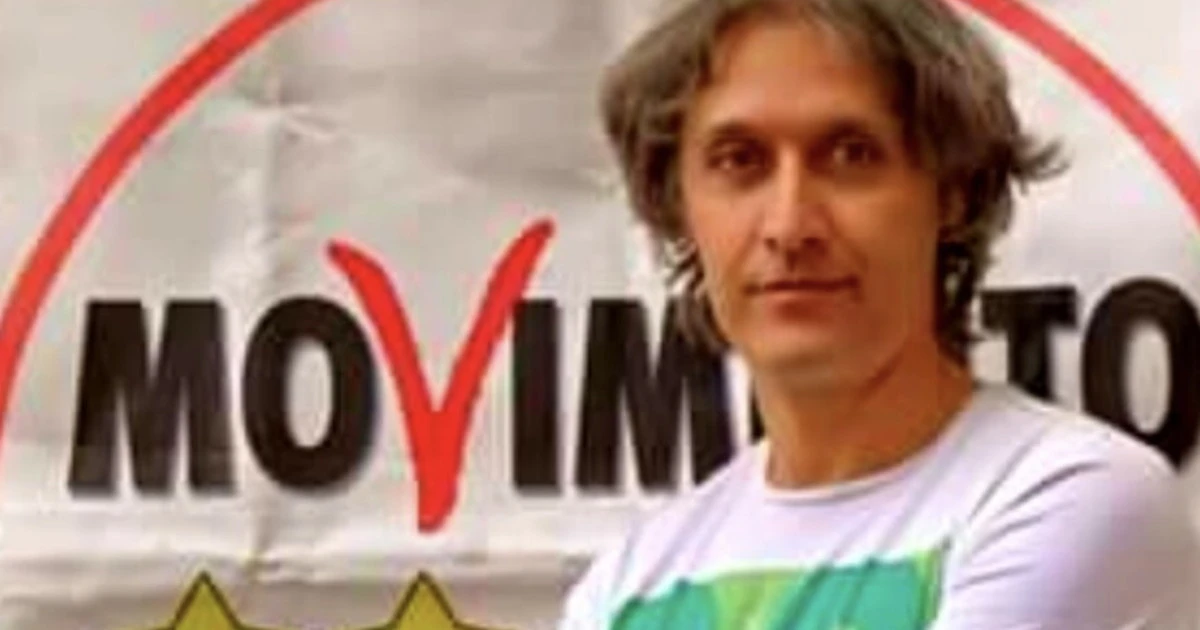 Roma, l'ex consigliere M5s Quaresima espulso: "Piano vaccino come la Shoah, stanno uccidendo le persone"