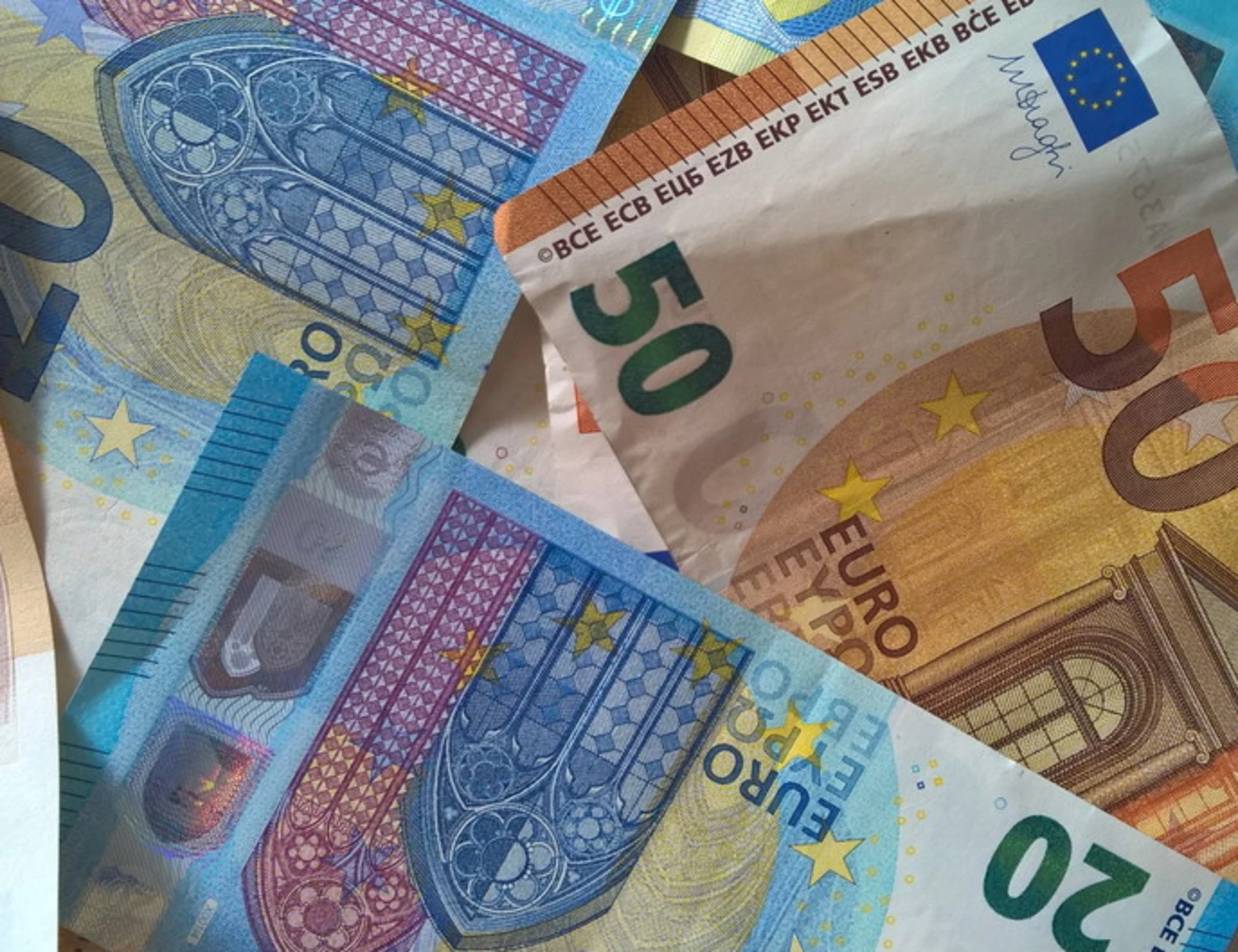 Ferrara, riscuote buoni fruttiferi per 50mila € ma perde tutto per una "distrazione"