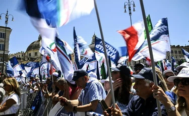 https://media.liberoquotidiano.it/OA1u2SD10rUl7yy8aYeFvdsNOFmbsV-UPMM9uMCw4rk/width:800/quality:90/aW1hZ2VzLzIwMjUvMDkvMjUvMDYzMjQ3NDc5LTMwMzExMzA4LTI1MmItNGM0Zi1iZTgxLTU4MDA4ZjIzNDQ0MC5qcGc.webp