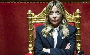 Giorgia Meloni smonta la sinistra: "Inaccettabili le parole di Trump sul Papa"