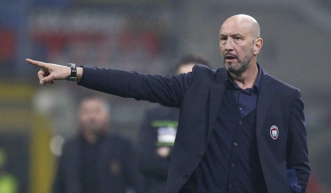 Walter Zenga, a San Siro insulti alla madre morta dai tifosi rossoneri