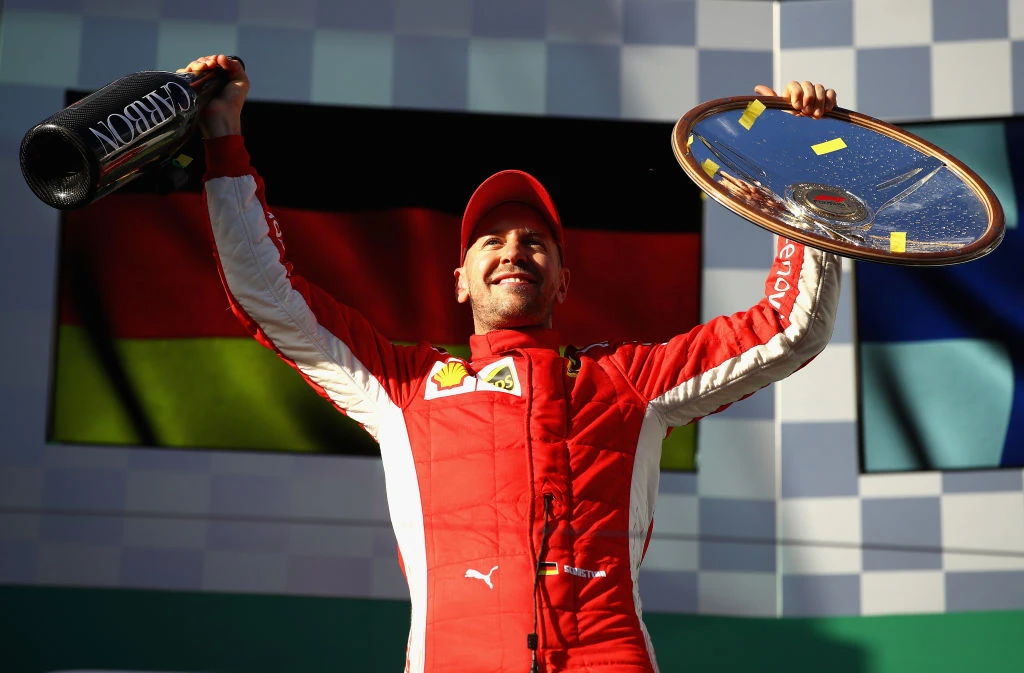Ferrari, il trionfo al debutto a Melbourne: Vettel frega Hamilton, terzo Raikkonen