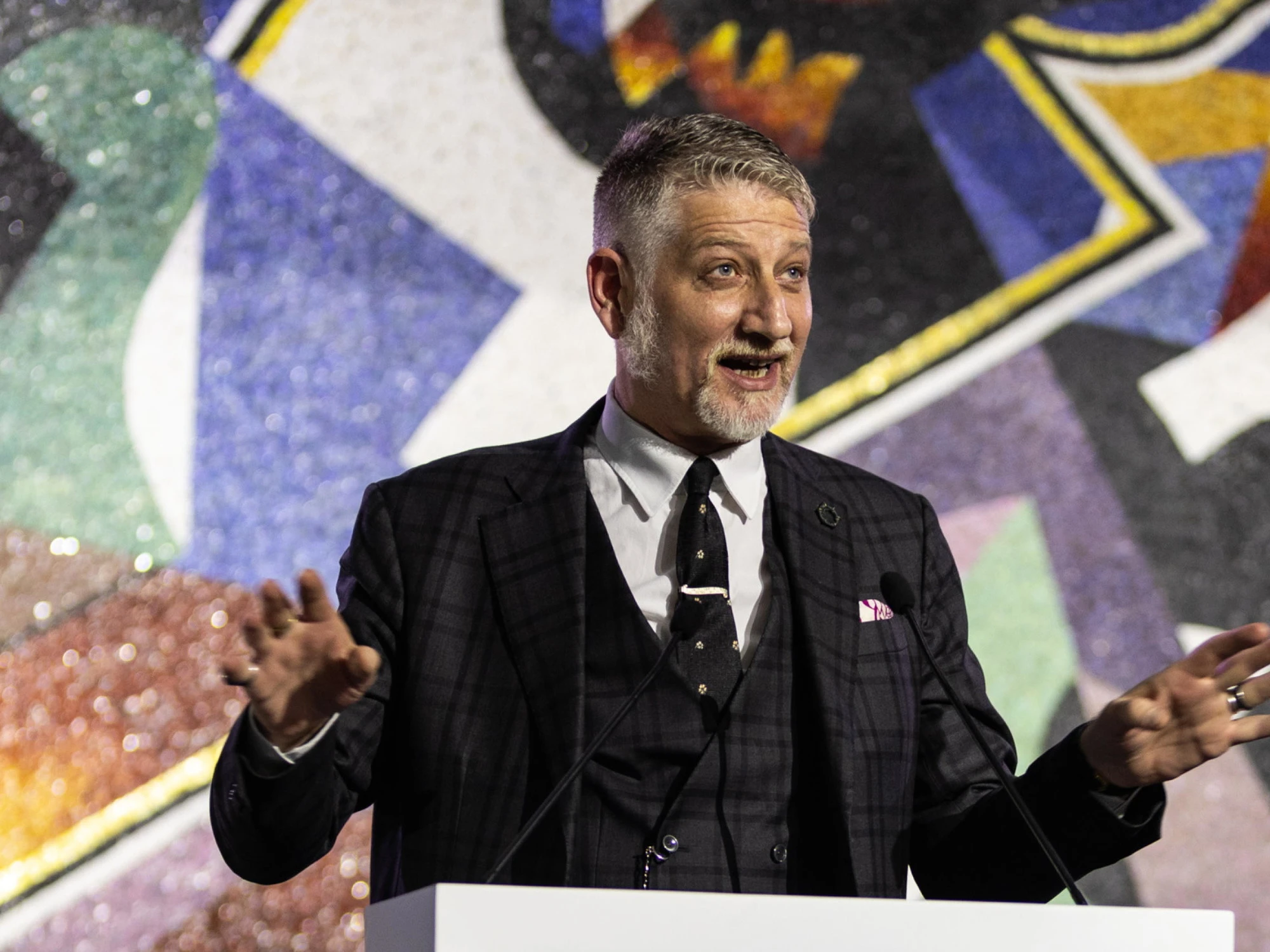 Giuli fa tappa a Tunisi. Crosetto e i dossier. Chiude lo storico caffè